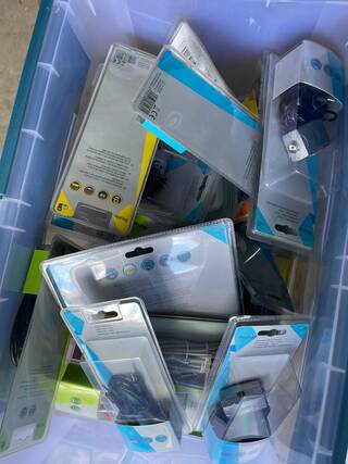 Ca. 60x Diverse kabels, HDMI switches, usb kabels, utp kabels, oplader